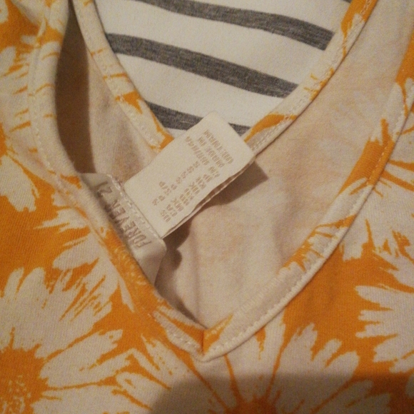 Forever 21 Floral T-Shirt - Picture 3 of 3
